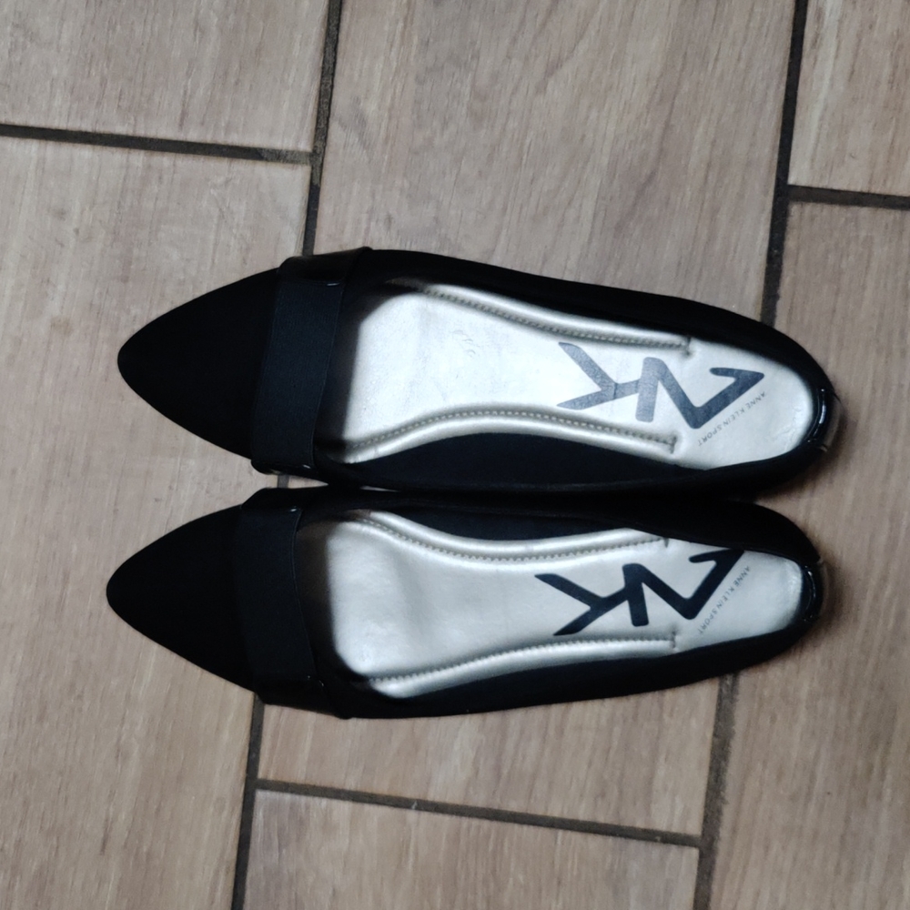 Anne Klein Pointy toe flats